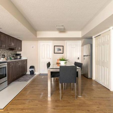 Self Check-In Spacious Apartment With Full Kitchen Оттава Екстер'єр фото