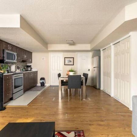 Self Check-In Spacious Apartment With Full Kitchen Оттава Екстер'єр фото