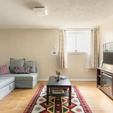 Self Check-In Spacious Apartment With Full Kitchen Оттава Екстер'єр фото